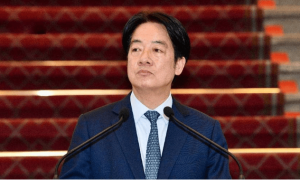 美航母刚走，解放军50架军机四面围台，岛内已经乱成一锅粥！